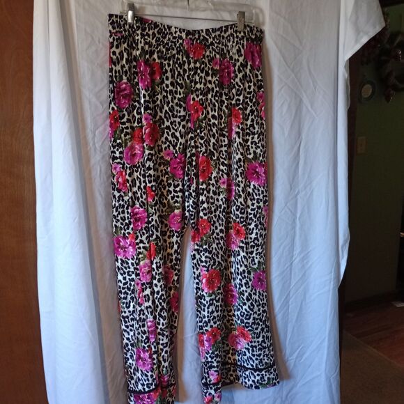 2 PC Sofia Vegara Intimates PJ Set XL (16-18) Black Pink Floral Print. - Picture 3 of 12